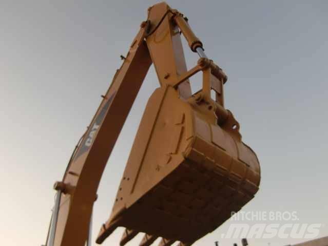 CAT 320 C حفارات زحافة