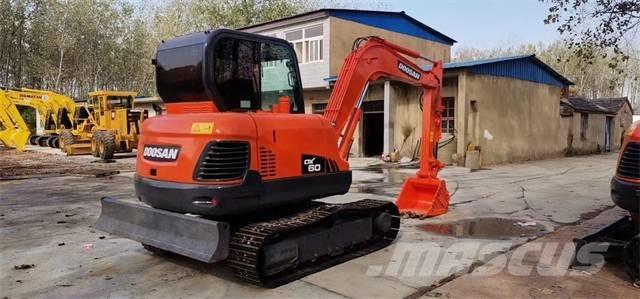 Doosan DX60 حفارات زحافة