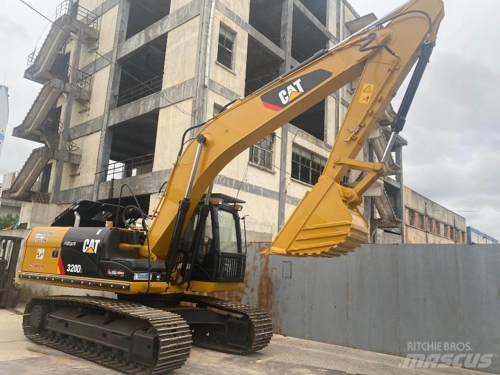 CAT 320 D حفارات زحافة