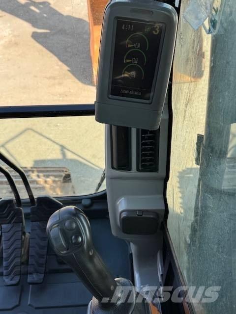 CAT 321 D حفارات زحافة