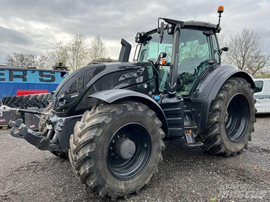 Valtra T 254 V الجرارات