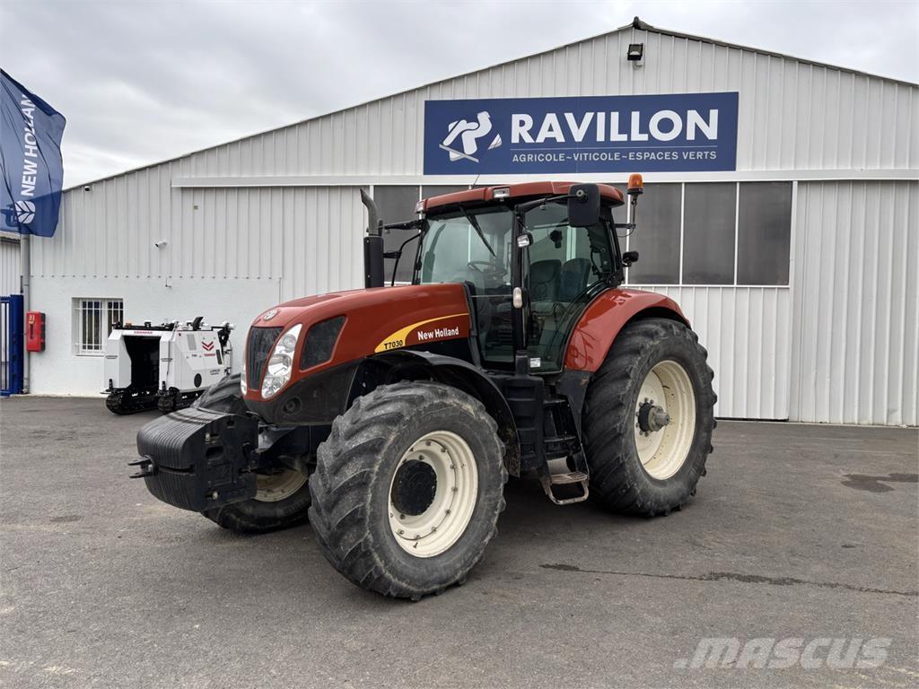 New Holland T7030 الجرارات