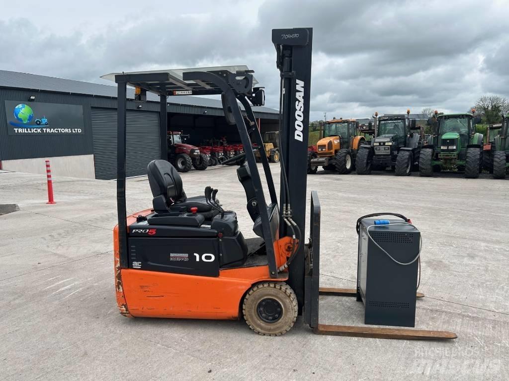 Doosan B10R-5 شاحنات ذات رافعات شوكية تعمل بالكهرباء