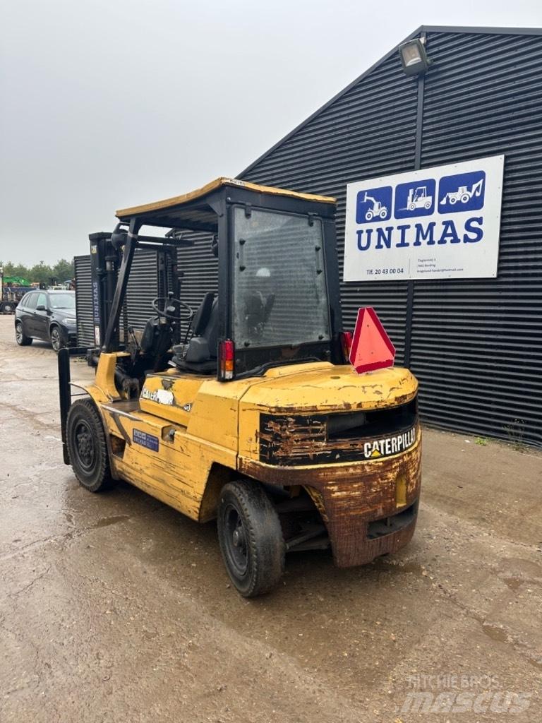 CAT DP 40 شاحنات الديزل