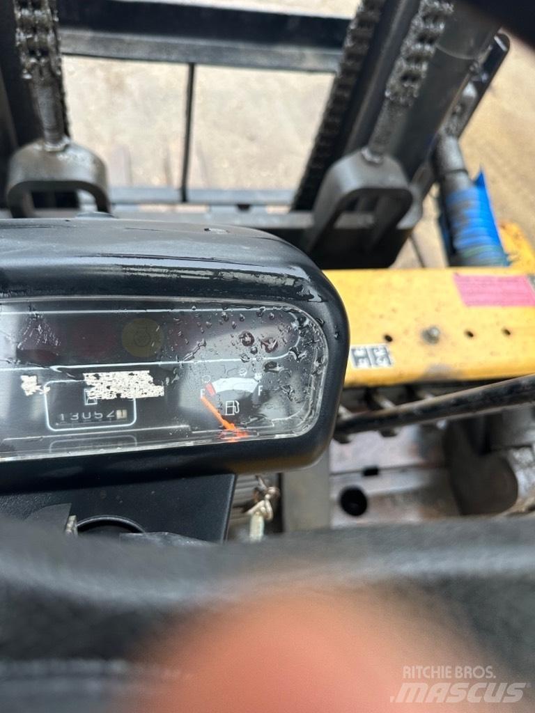 CAT DP 40 شاحنات الديزل