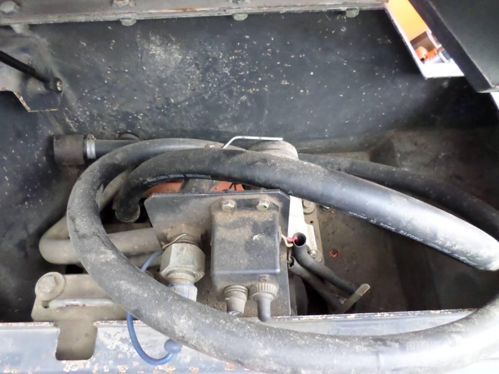 Hitachi ZX 130 W حفارات بعجل