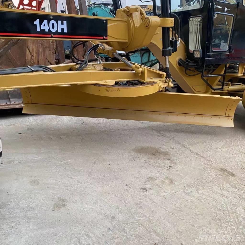 CAT 140 H معدات تمهيد الطرق