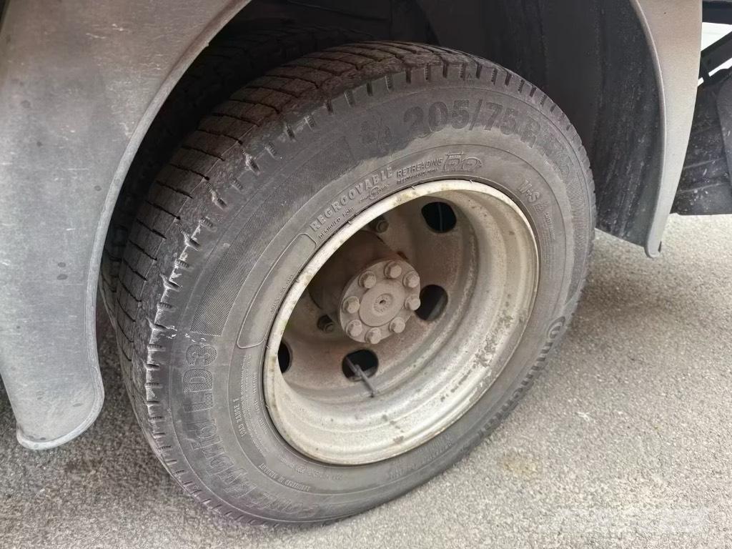 Mercedes-Benz 816 شاحنات ذات هيكل صندوقي