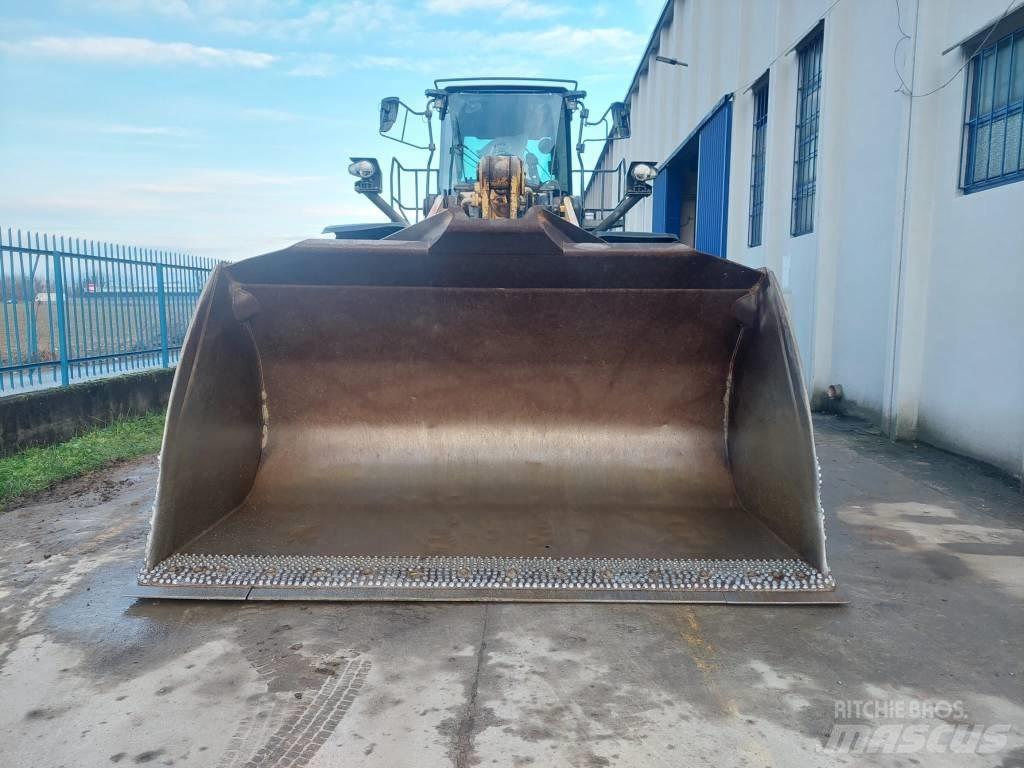 Komatsu WA475 لوادر بعجل