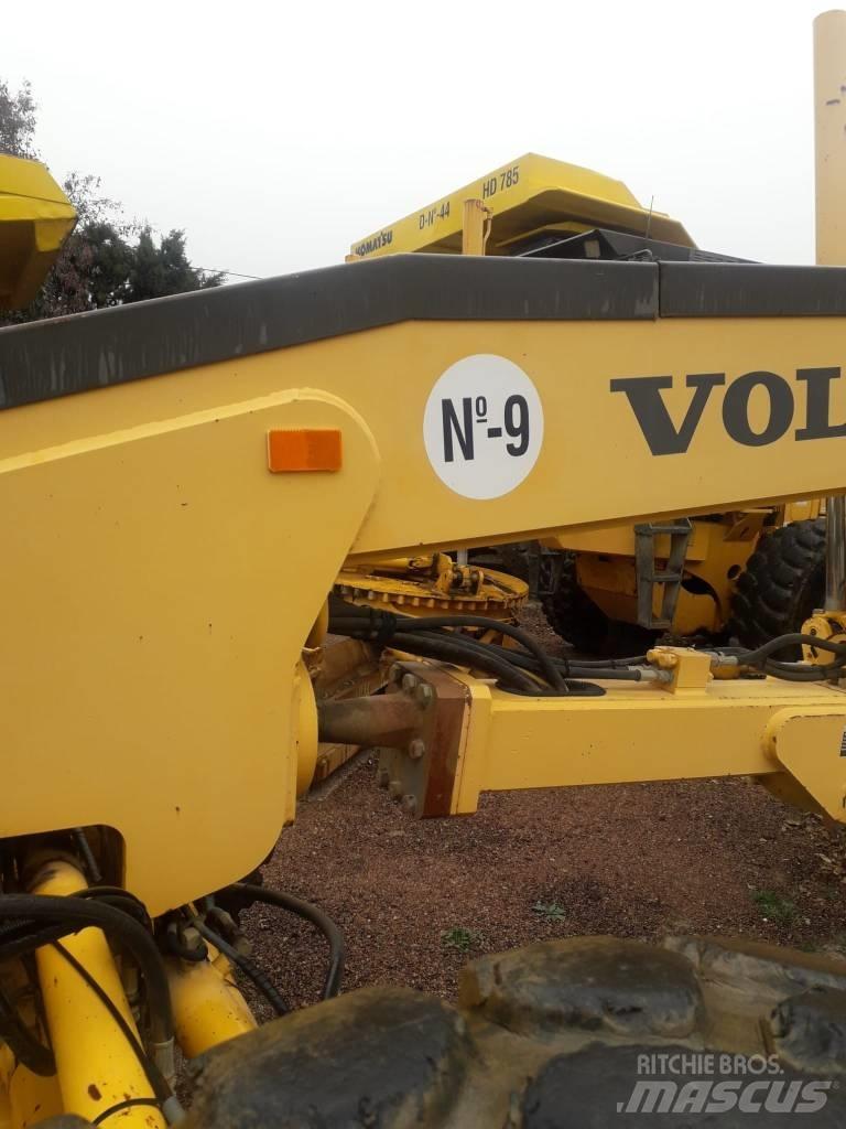 Volvo G 780 B معدات تمهيد الطرق