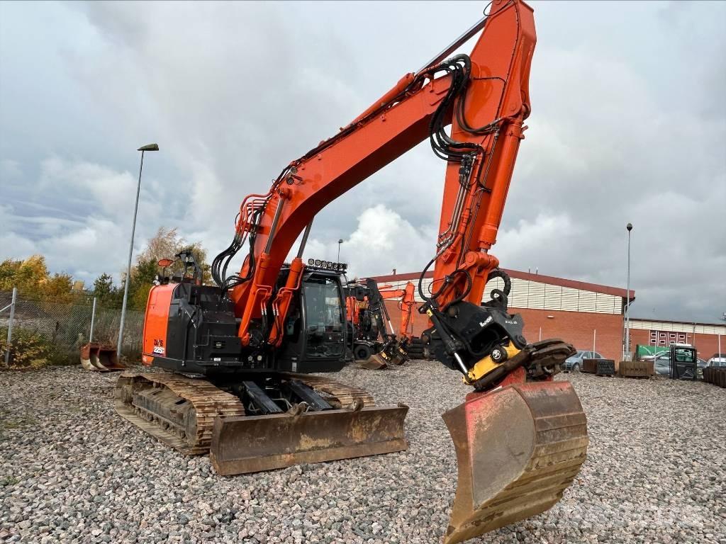 Hitachi ZX225USBL-6 حفارات زحافة