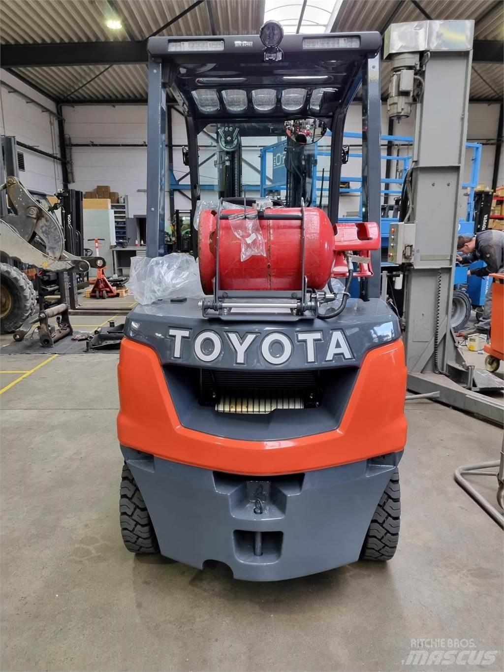 Toyota 02-8FGF25 شاحنات LPG