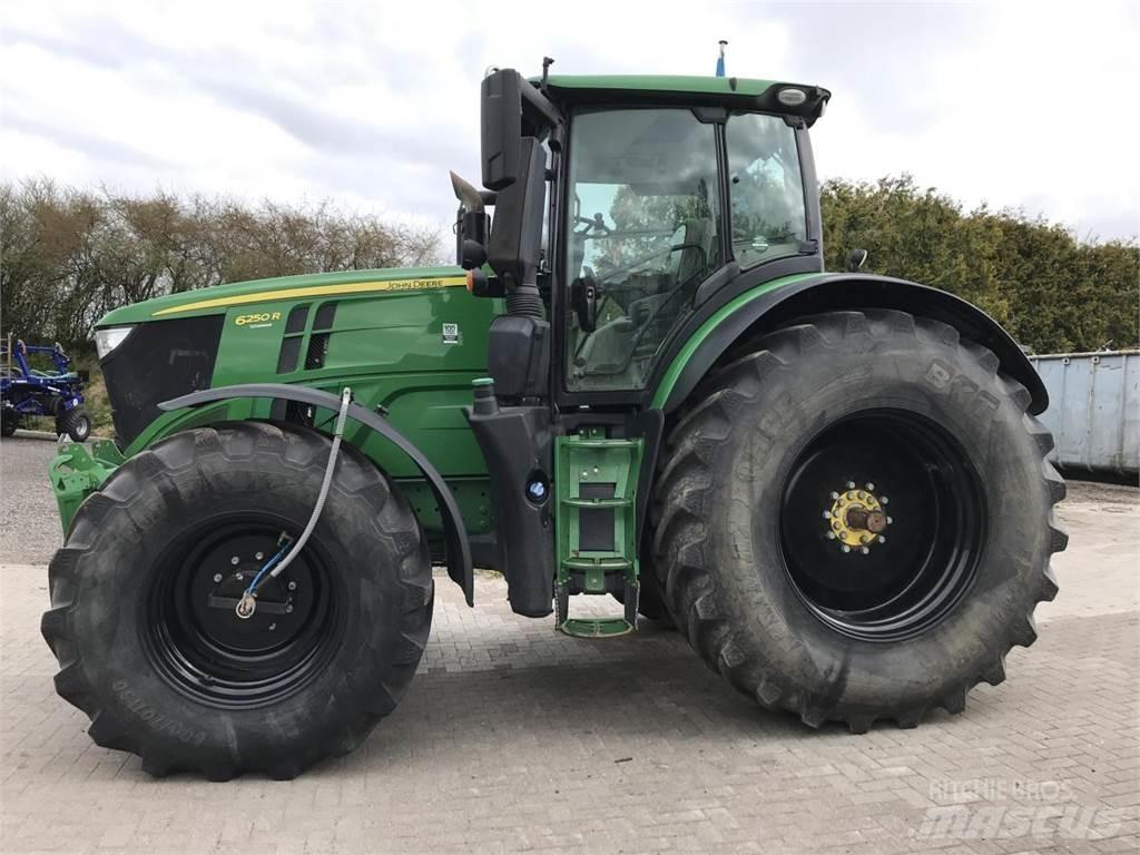 John Deere 6250R الجرارات