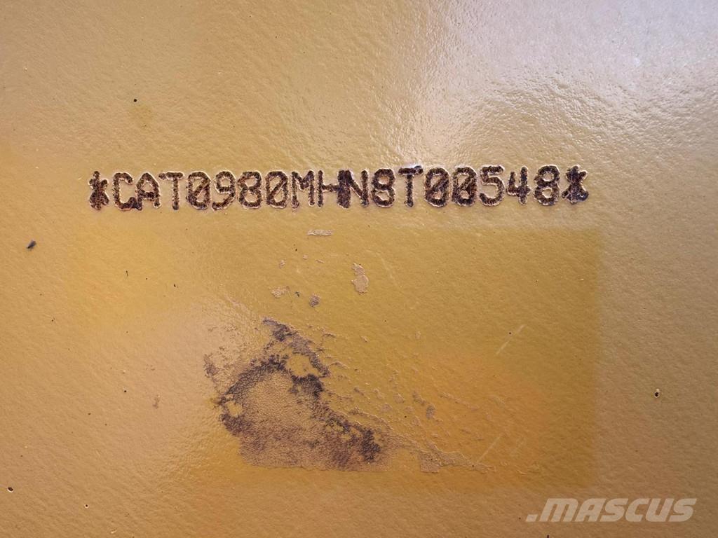 CAT 980M لوادر بعجل