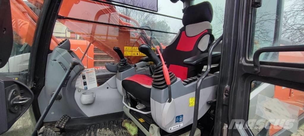 Hitachi ZX210LC-5 حفارات زحافة