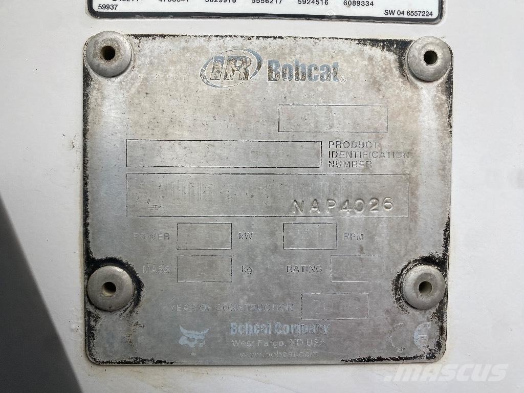 Bobcat T 300 لوادر انزلاقية التوجيه