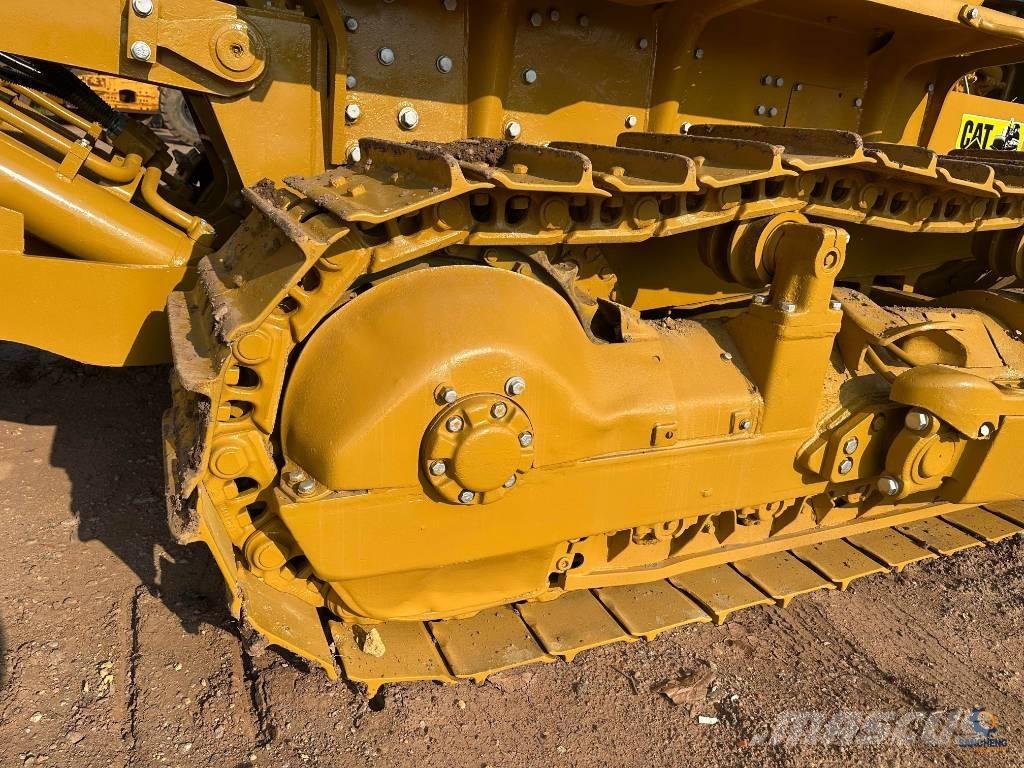 CAT D 7 G بلدوزرات مجنزرة