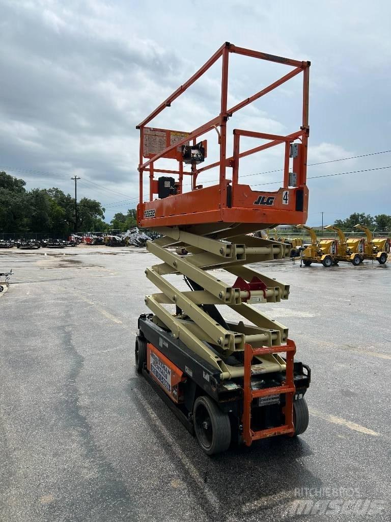 JLG R2632 رافعات مقصية الشكل