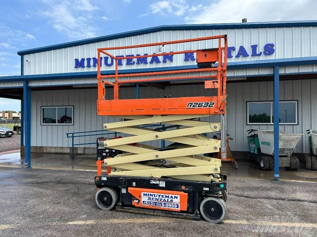 JLG R2632 رافعات مقصية الشكل