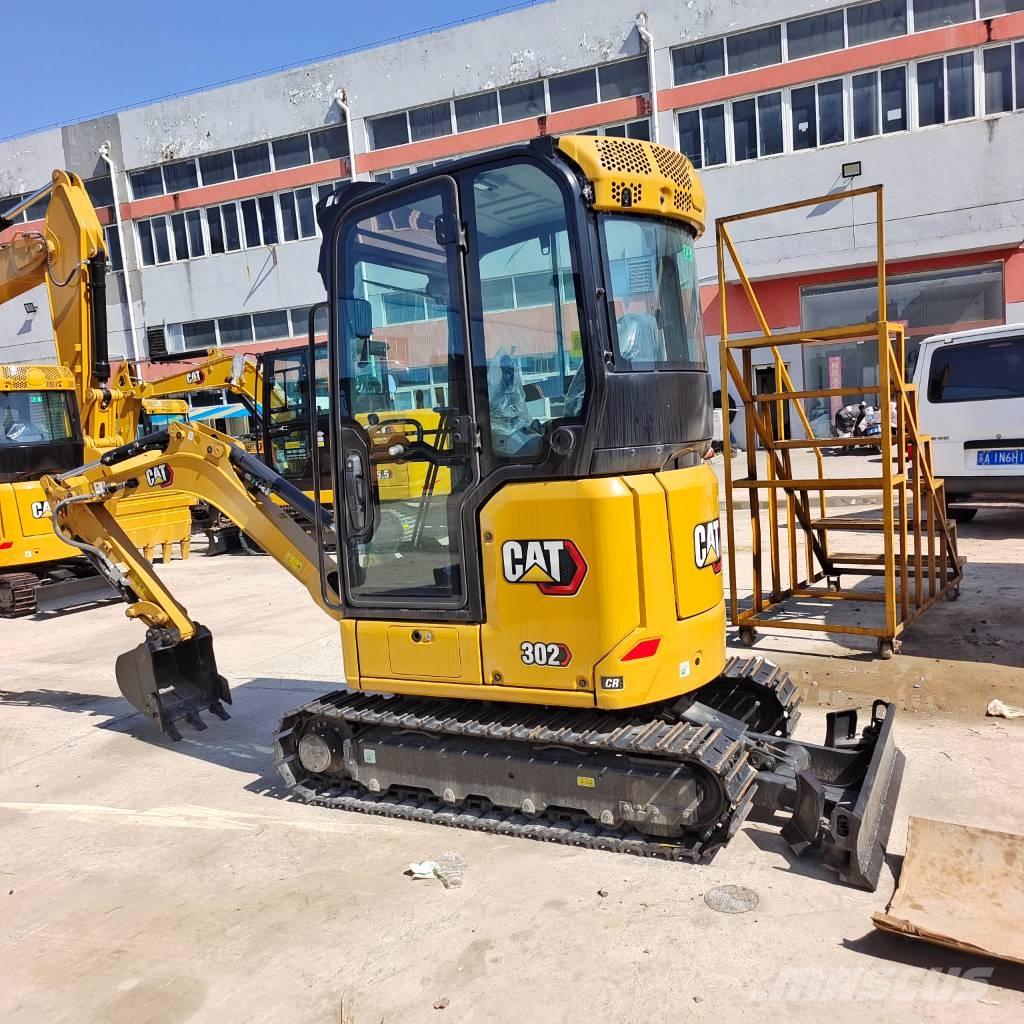 CAT 302CR حفارات زحافة