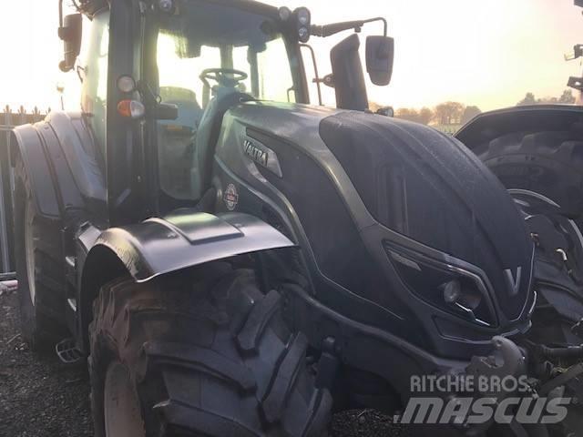 Valtra T 174 E الجرارات