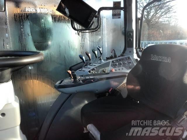 Valtra T 174 E الجرارات