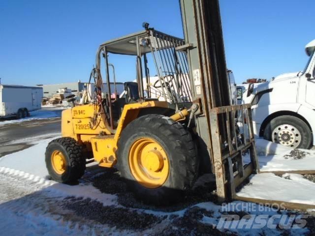 JCB 940 شاحنات الطرق الوعرة