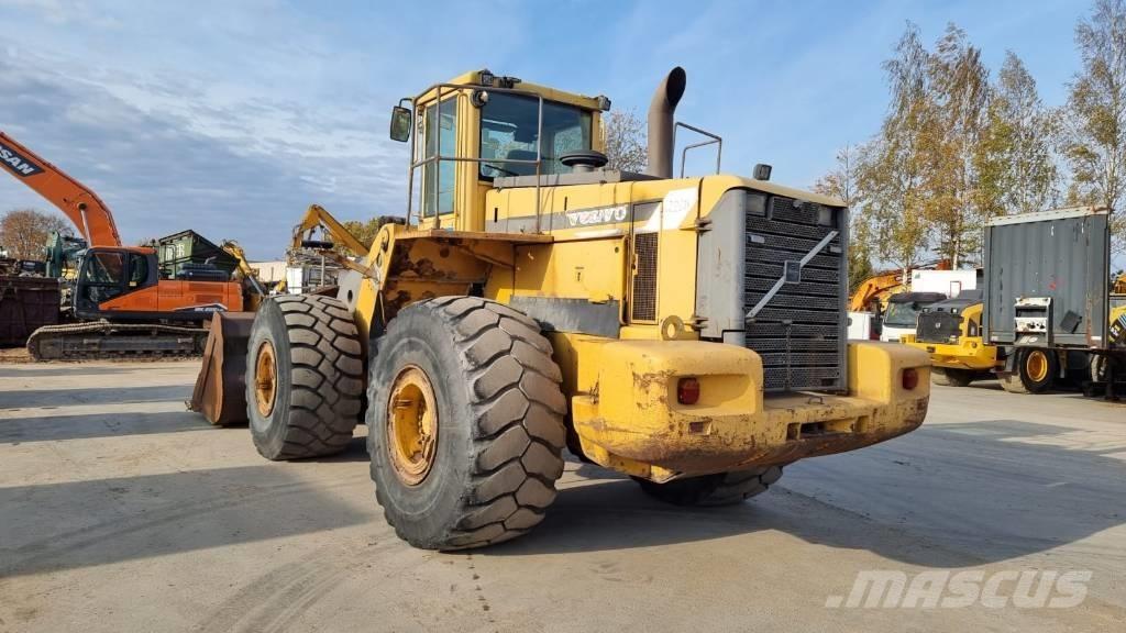 Volvo L 220 D لوادر بعجل