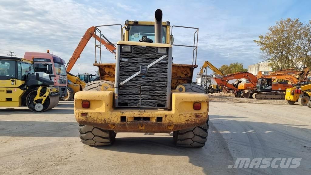 Volvo L 220 D لوادر بعجل