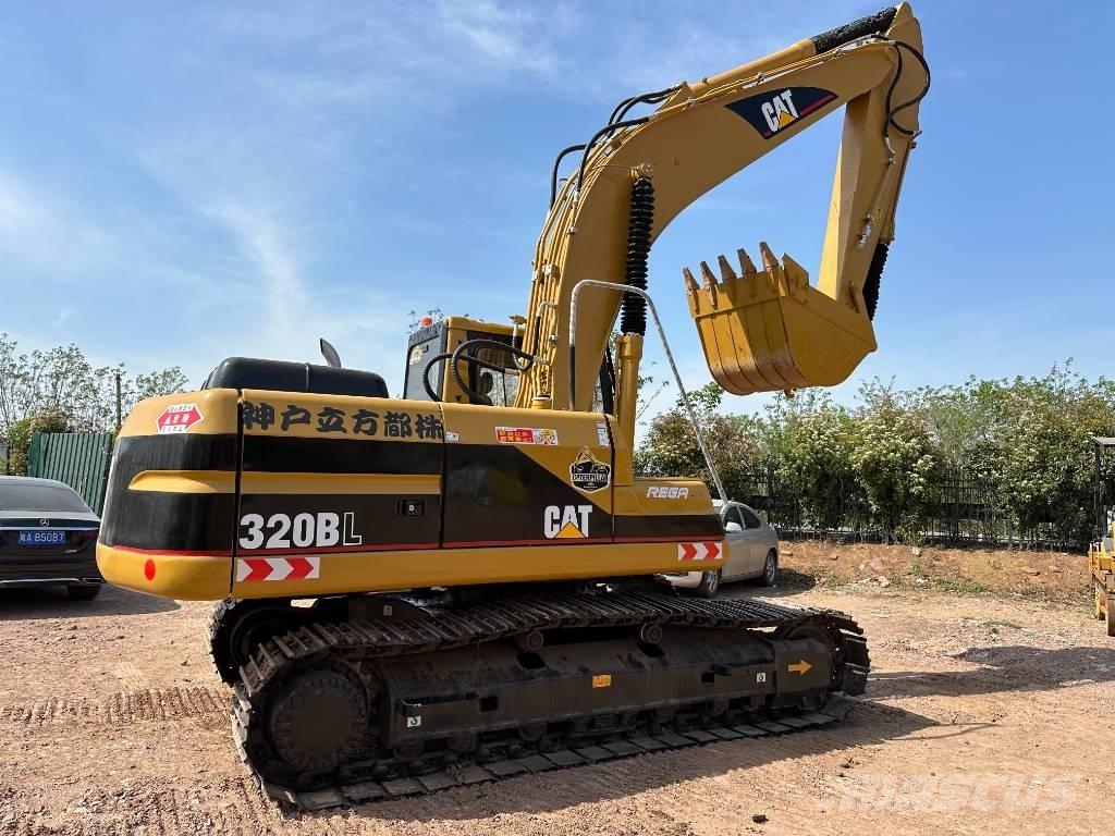 CAT 320 B حفارات زحافة