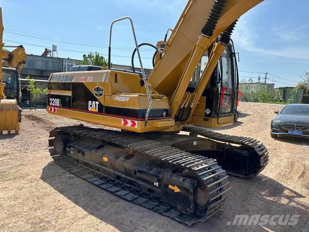 CAT 320 B حفارات زحافة