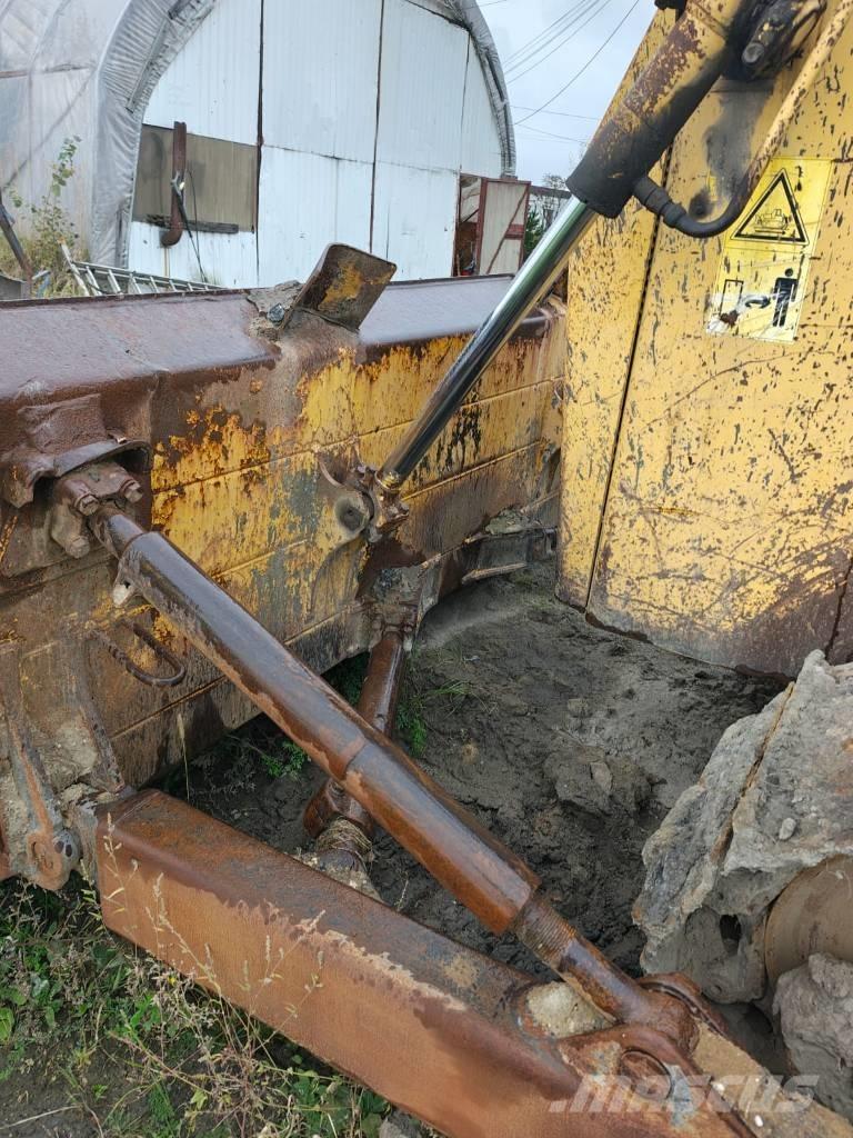 Komatsu DX 65EX-15 بلدوزرات مجنزرة