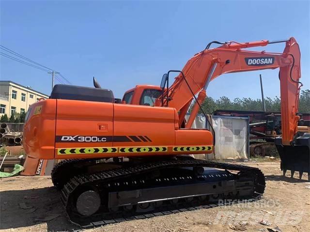 Doosan DX 300 LC حفارات زحافة