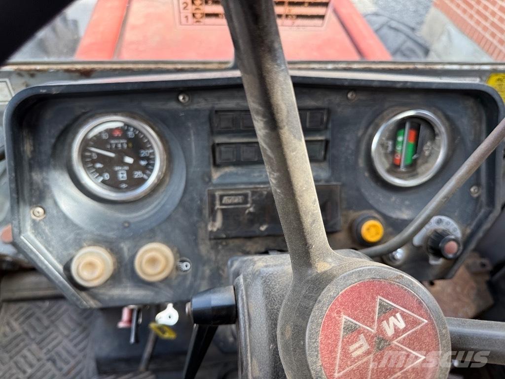 Massey Ferguson 699 الجرارات