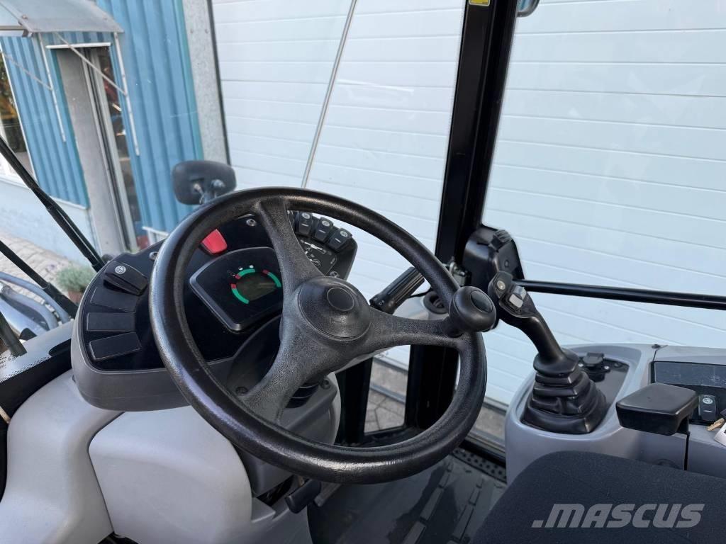 CAT 907 H لوادر بعجل