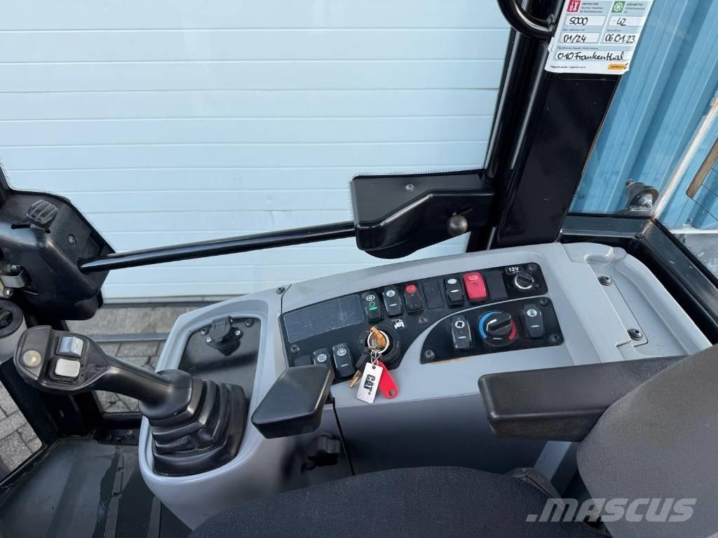 CAT 907 H لوادر بعجل