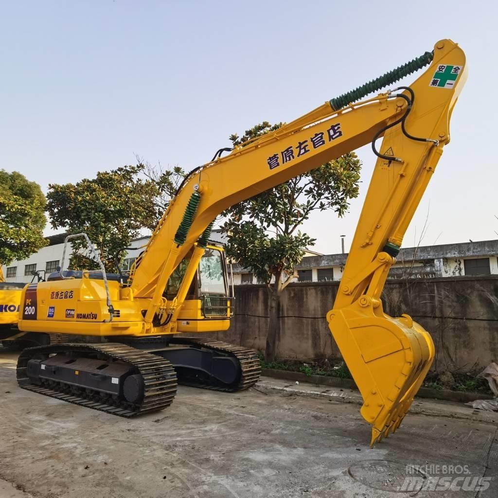 Komatsu PC 200-8 حفارات زحافة