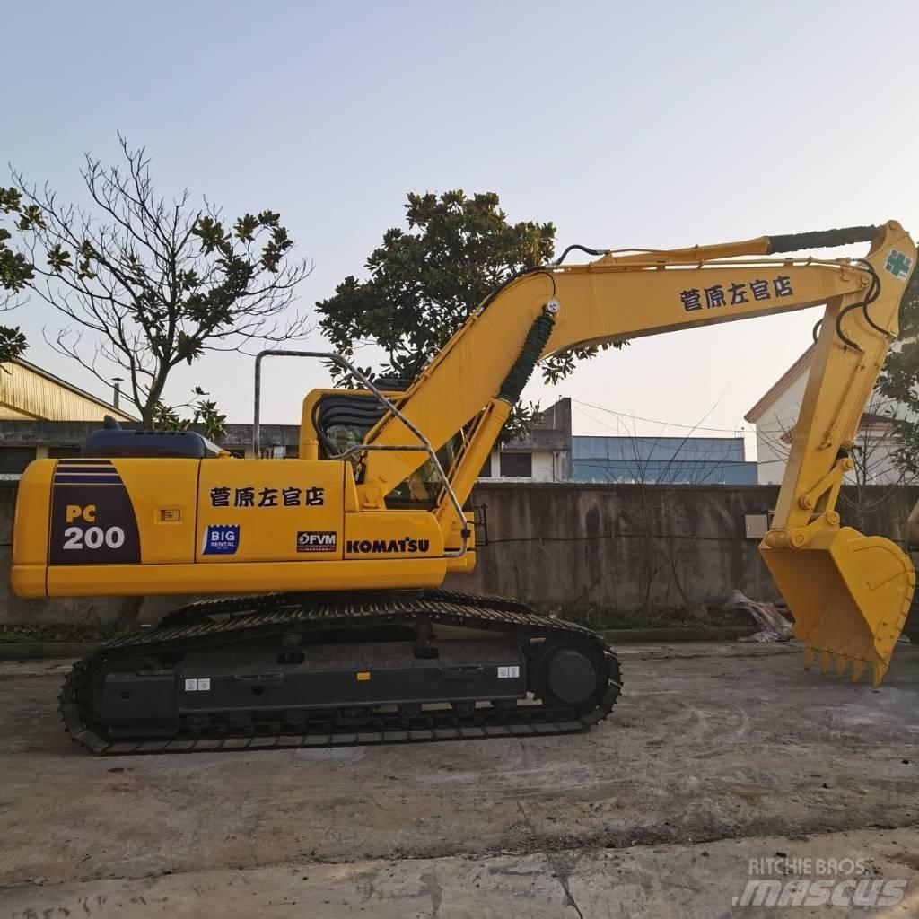 Komatsu PC 200-8 حفارات زحافة