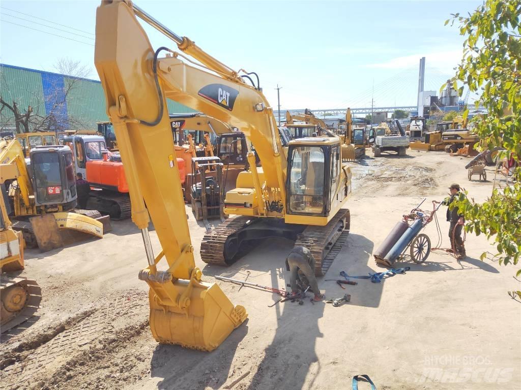 CAT 320B حفارات زحافة