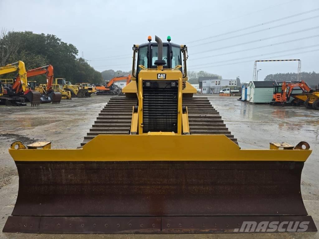 CAT D 6 N LGP بلدوزرات مجنزرة