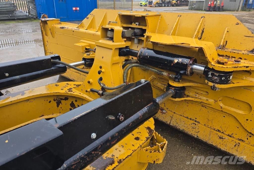 CAT D 6 N LGP بلدوزرات مجنزرة