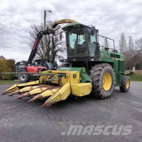 John Deere 6610 علافات ذاتية الدفع