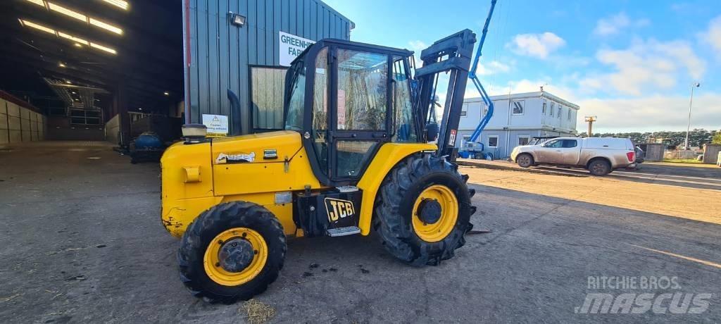 JCB 926 شاحنات الطرق الوعرة