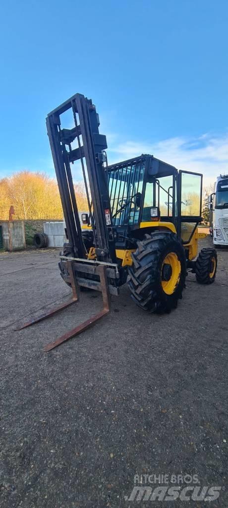 JCB 926 شاحنات الطرق الوعرة