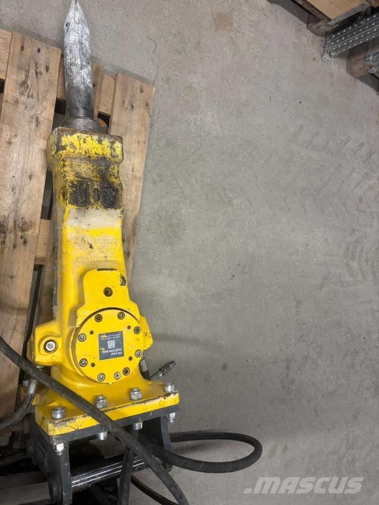 Epiroc SB 302 مطارق / كسارات