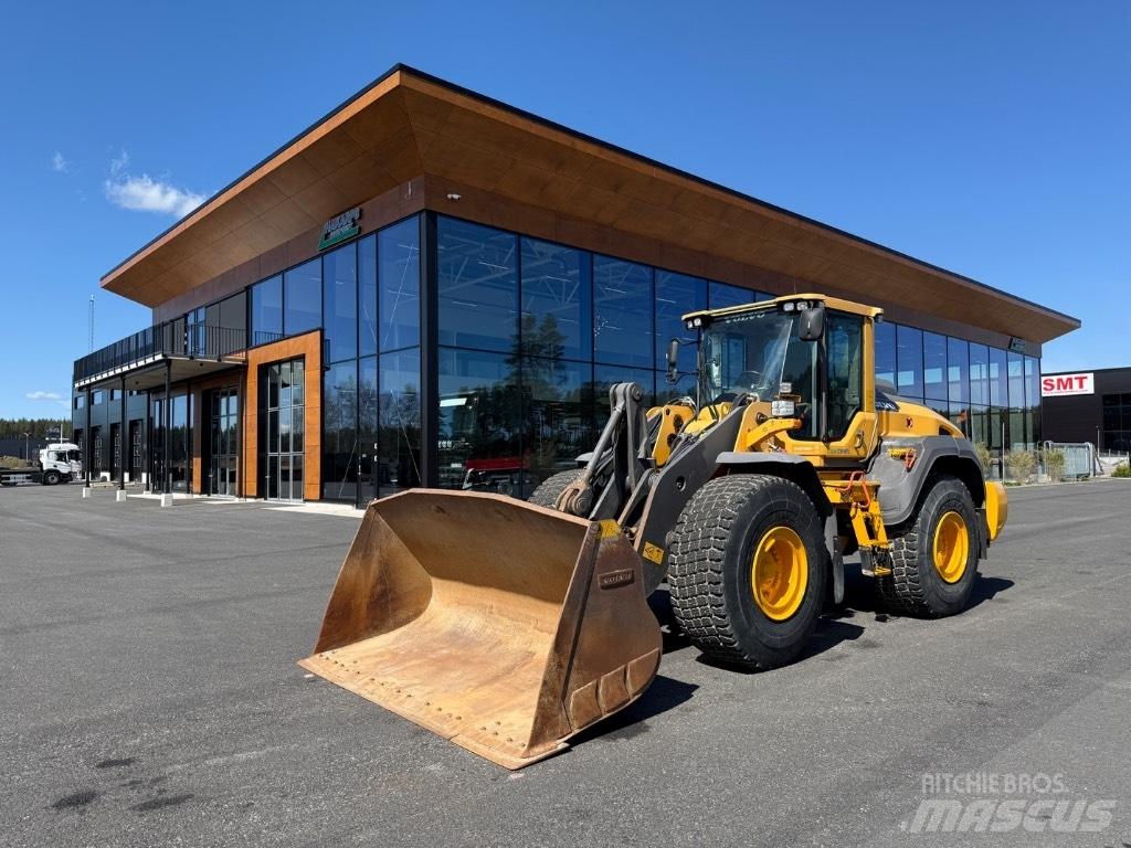 Volvo L120H لوادر بعجل