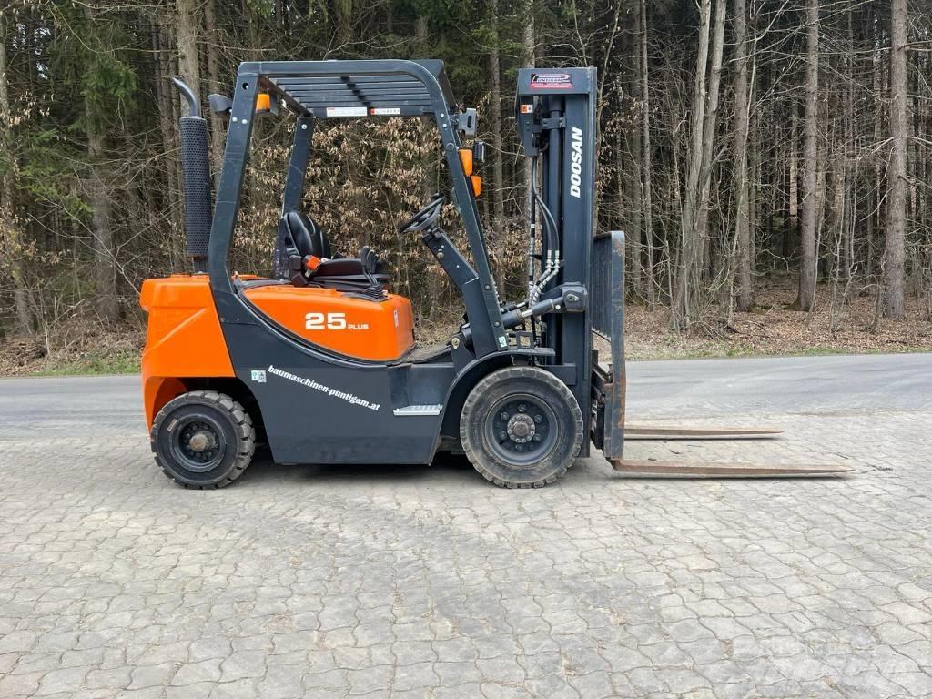 Doosan D 25 GP شاحنات الديزل