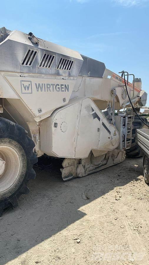 Wirtgen WR250i معدات إعادة تدوير الأسفلت