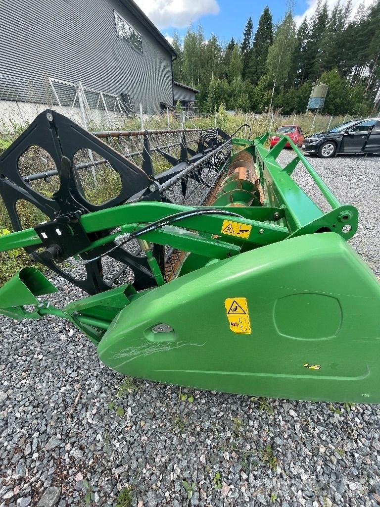John Deere 622R رؤوس الحصادات الدراسات