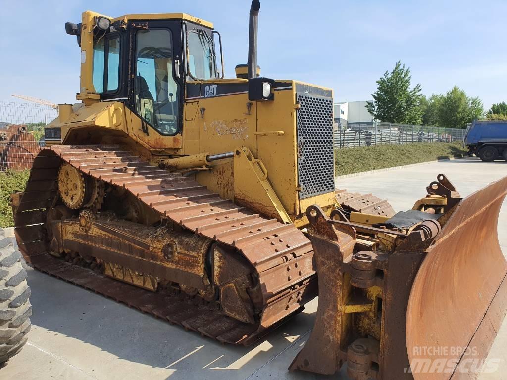 CAT D 6 M LGP بلدوزرات مجنزرة